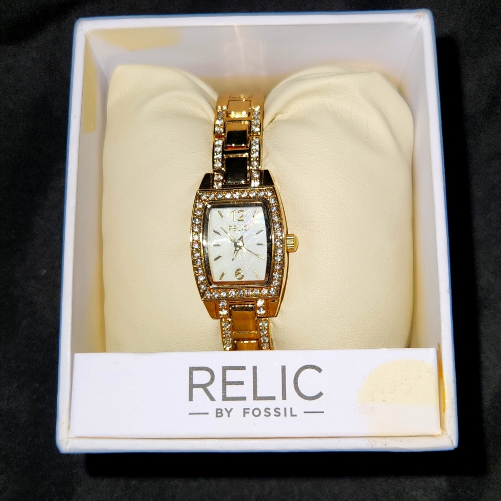 Women Relic Watch Gold Square with stones!